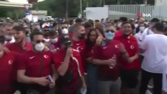 Türk taraftarlar stada giriş yaptı Türk taraftarlar stada giriş yaptı