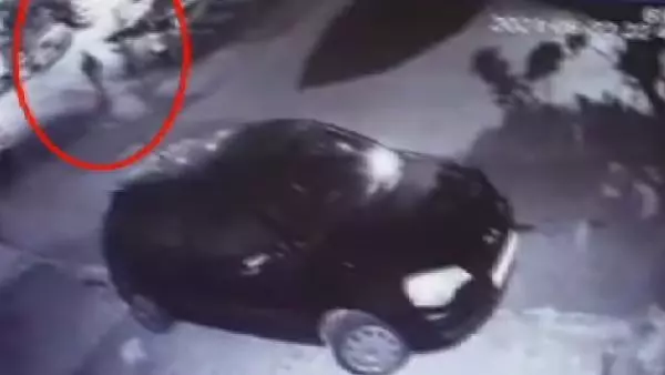 ÜMRANİYE'DE TELEVİZYON ÇALAN HIRSIZ KAMERADA ÜMRANİYE'DE TELEVİZYON ÇALAN HIRSIZ KAMERADA
