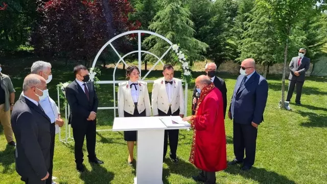 Üniformalarıyla dünya evine girdiler Üniformalarıyla dünya evine girdiler
