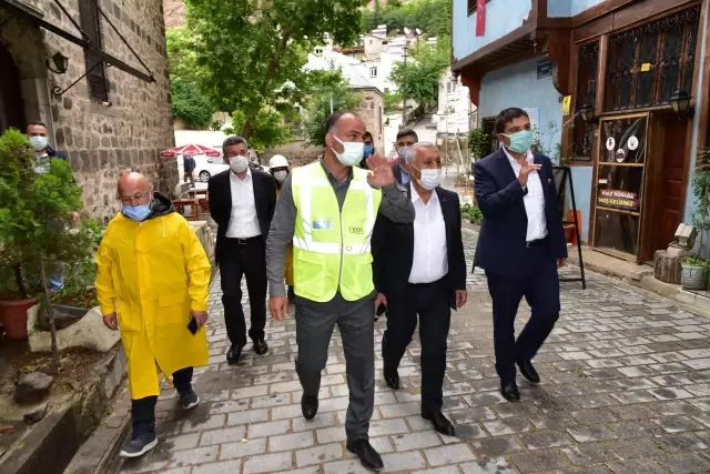 AFYONKARAHİSAR - Uşak Belediye Başkanı Çakın, Sokak Sağlıklaştırma Projesini inceledi AFYONKARAHİSAR - Uşak Belediye Başkanı Çakın, Sokak Sağlıklaştırma Projesini inceledi