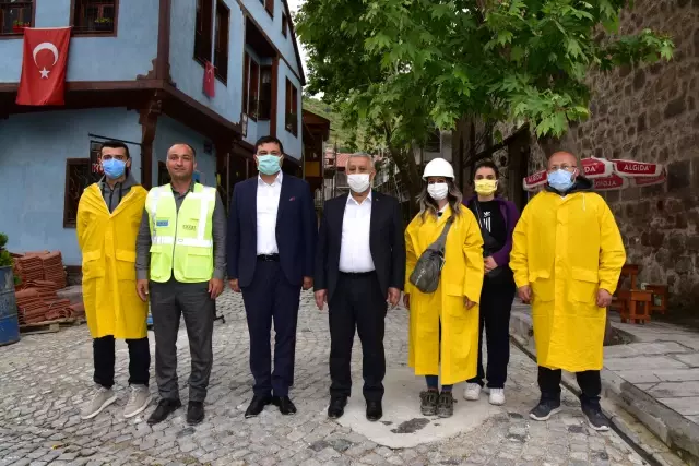 AFYONKARAHİSAR - Uşak Belediye Başkanı Çakın, Sokak Sağlıklaştırma Projesini inceledi AFYONKARAHİSAR - Uşak Belediye Başkanı Çakın, Sokak Sağlıklaştırma Projesini inceledi