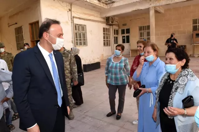 Vali Erin Resulayn'daki Süryani cemaatiyle buluştu Vali Erin Resulayn'daki Süryani cemaatiyle buluştu
