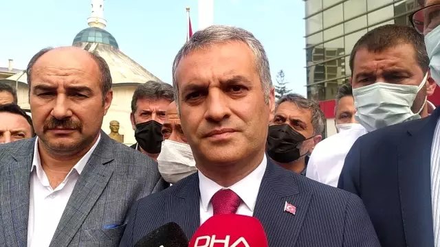 Vali Ustaoğlu, Yomra Belediye Başkanı Bıyık'a düzenlenen silahlı saldırı sonrası olay yerine geldi Vali Ustaoğlu, Yomra Belediye Başkanı Bıyık'a düzenlenen silahlı saldırı sonrası olay yerine geldi