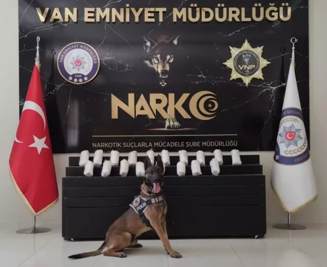Edremit ve İpekyolu ilçelerinde 10 kilo 162 gram uyuşturucu ele geçirildi Edremit ve İpekyolu ilçelerinde 10 kilo 162 gram uyuşturucu ele geçirildi