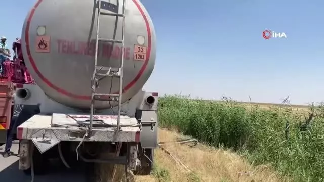 Yakıt tankeri şarampole devrildi Yakıt tankeri şarampole devrildi