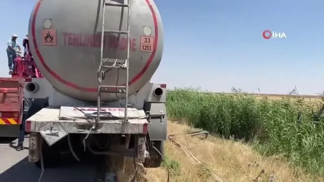 Yakıt tankeri şarampole devrildi Yakıt tankeri şarampole devrildi
