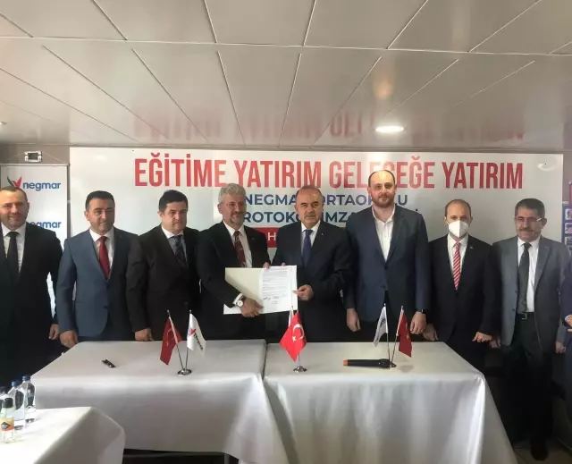 Yalova'da yapılacak 16 derslikli ortaokul için imzalar atıldı Yalova'da yapılacak 16 derslikli ortaokul için imzalar atıldı