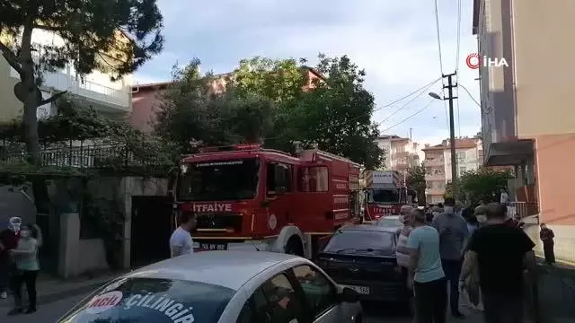 Yangın paniği sosyal mesafeyi unutturdu Yangın paniği sosyal mesafeyi unutturdu