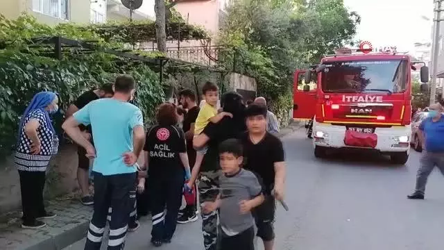 Yangın paniği sosyal mesafeyi unutturdu Yangın paniği sosyal mesafeyi unutturdu