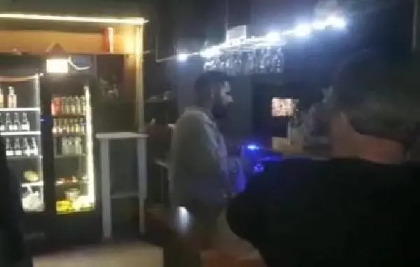 Yasağa rağmen açık eğlence mekanındaki 16 kişiye 55 bin lira ceza Yasağa rağmen açık eğlence mekanındaki 16 kişiye 55 bin lira ceza
