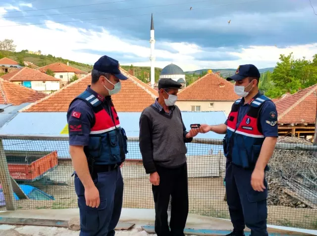 Yaşlı adamı dolandıran sahte savcı jandarma tarafından yakalandı Yaşlı adamı dolandıran sahte savcı jandarma tarafından yakalandı