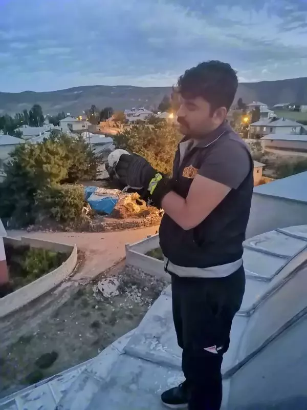 YAVRU LEYLEK, DÜŞTÜĞÜ CAMİ KUBBESİNDEKİ YUVASINA BIRAKILDI YAVRU LEYLEK, DÜŞTÜĞÜ CAMİ KUBBESİNDEKİ YUVASINA BIRAKILDI