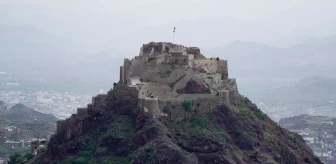 Yemen'de Husilerin ablukası altındaki Taiz halkının nefes alma durağı: Sabır Dağı