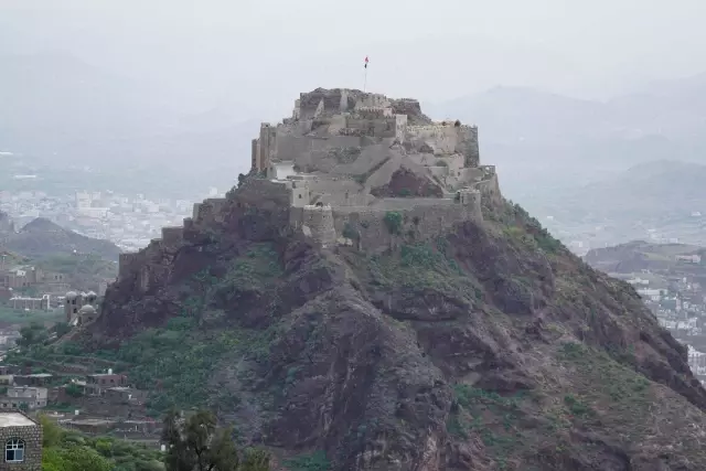 Yemen'de Husilerin ablukası altındaki Taiz halkının nefes alma durağı: Sabır Dağı Yemen'de Husilerin ablukası altındaki Taiz halkının nefes alma durağı: Sabır Dağı