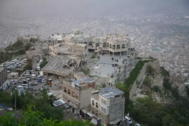 Yemen'de Husilerin ablukası altındaki Taiz halkının nefes alma durağı: Sabır Dağı Yemen'de Husilerin ablukası altındaki Taiz halkının nefes alma durağı: Sabır Dağı