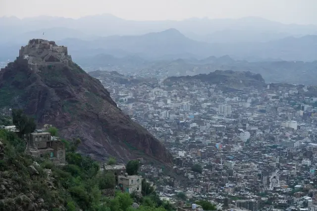 Yemen'de Husilerin ablukası altındaki Taiz halkının nefes alma durağı: Sabır Dağı Yemen'de Husilerin ablukası altındaki Taiz halkının nefes alma durağı: Sabır Dağı