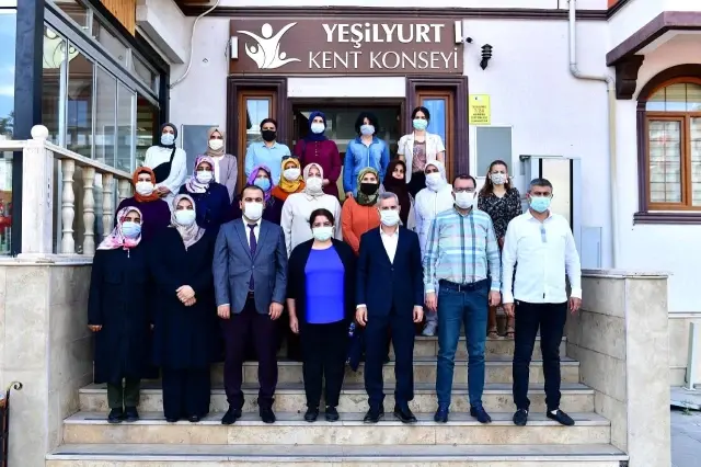 Yeşilyurt Kent Konseyi Kadın Meclisi Başkanlığına Aslan seçildi Yeşilyurt Kent Konseyi Kadın Meclisi Başkanlığına Aslan seçildi