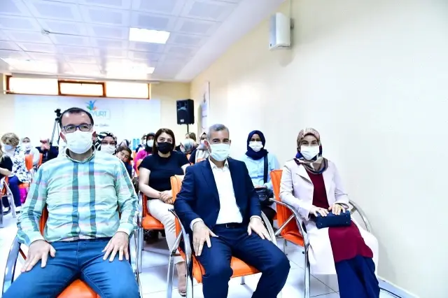 Yeşilyurt Kent Konseyi Kadın Meclisi Başkanlığına Aslan seçildi Yeşilyurt Kent Konseyi Kadın Meclisi Başkanlığına Aslan seçildi