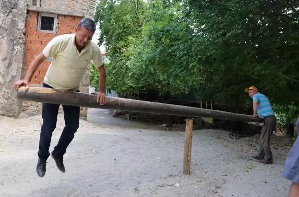 YOK OLMAYA YÜZ TUTAN 'CINGIRDAK' GELENEĞİNİ CANLANDIRDILAR YOK OLMAYA YÜZ TUTAN 'CINGIRDAK' GELENEĞİNİ CANLANDIRDILAR