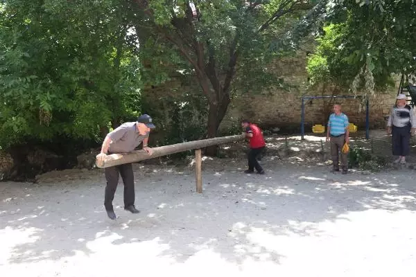 YOK OLMAYA YÜZ TUTAN 'CINGIRDAK' GELENEĞİNİ CANLANDIRDILAR YOK OLMAYA YÜZ TUTAN 'CINGIRDAK' GELENEĞİNİ CANLANDIRDILAR