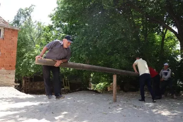 YOK OLMAYA YÜZ TUTAN 'CINGIRDAK' GELENEĞİNİ CANLANDIRDILAR YOK OLMAYA YÜZ TUTAN 'CINGIRDAK' GELENEĞİNİ CANLANDIRDILAR