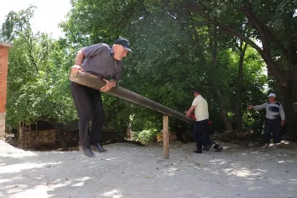 YOK OLMAYA YÜZ TUTAN 'CINGIRDAK' GELENEĞİNİ CANLANDIRDILAR YOK OLMAYA YÜZ TUTAN 'CINGIRDAK' GELENEĞİNİ CANLANDIRDILAR