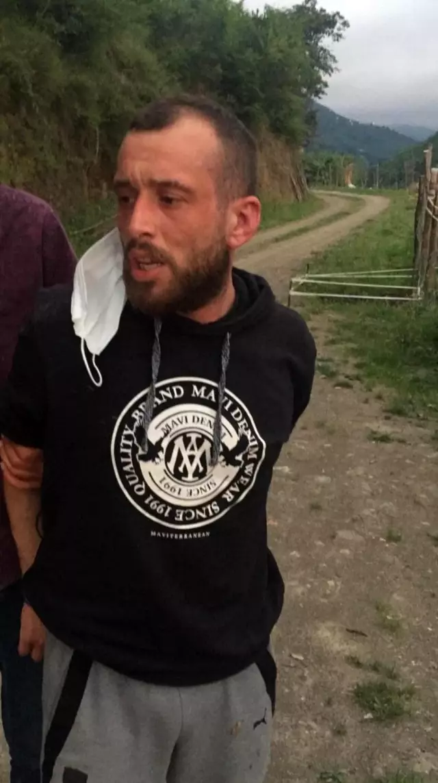 Yomra Belediye Başkanı Bıyık'a silahlı saldırıyı gerçekleştiren şahıs yakalandı Yomra Belediye Başkanı Bıyık'a silahlı saldırıyı gerçekleştiren şahıs yakalandı