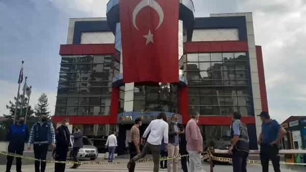 Son dakika haberi! TRABZON YOMRA BELEDİYE BAŞKANI MUSTAFA BIYIK'A SİLAHLI SALDIRI KAMERADA Son dakika haberi! TRABZON YOMRA BELEDİYE BAŞKANI MUSTAFA BIYIK'A SİLAHLI SALDIRI KAMERADA