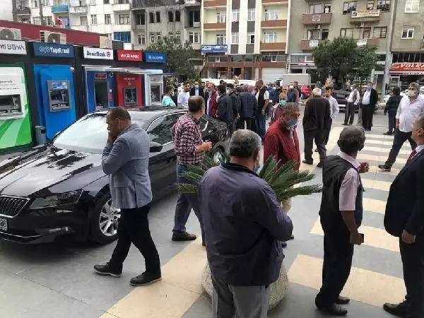 Son dakika haberi! TRABZON YOMRA BELEDİYE BAŞKANI MUSTAFA BIYIK'A SİLAHLI SALDIRI KAMERADA Son dakika haberi! TRABZON YOMRA BELEDİYE BAŞKANI MUSTAFA BIYIK'A SİLAHLI SALDIRI KAMERADA