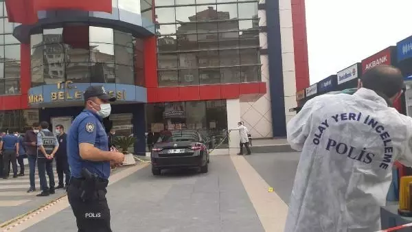 Son dakika haberi! TRABZON YOMRA BELEDİYE BAŞKANI MUSTAFA BIYIK'A SİLAHLI SALDIRI KAMERADA Son dakika haberi! TRABZON YOMRA BELEDİYE BAŞKANI MUSTAFA BIYIK'A SİLAHLI SALDIRI KAMERADA