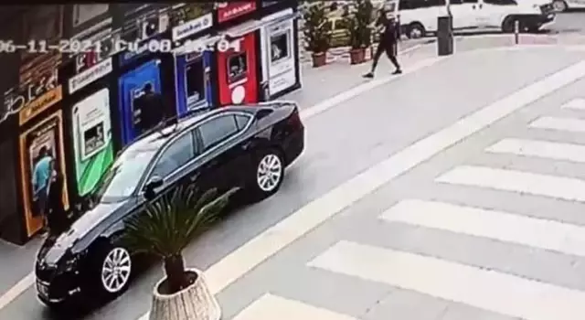 Son dakika haber... Yomra'da Belediye Başkanı Bıyık'a silahlı saldırı anı güvenlik kameralarına saniye saniye yansıdı Son dakika haber... Yomra'da Belediye Başkanı Bıyık'a silahlı saldırı anı güvenlik kameralarına saniye saniye yansıdı