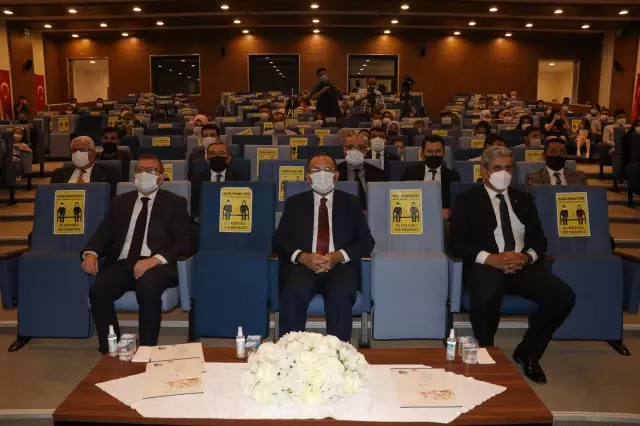 Yozgat'ta nisan ve mayıs ayında en çok kitap okuyan öğrenci ve veliler ödüllendirildi Yozgat'ta nisan ve mayıs ayında en çok kitap okuyan öğrenci ve veliler ödüllendirildi