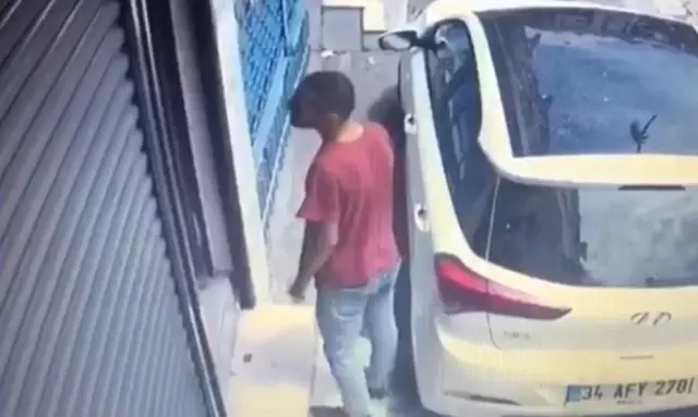 Zeytinburnu'nda soğukkanlı hırsız kamerada Zeytinburnu'nda soğukkanlı hırsız kamerada
