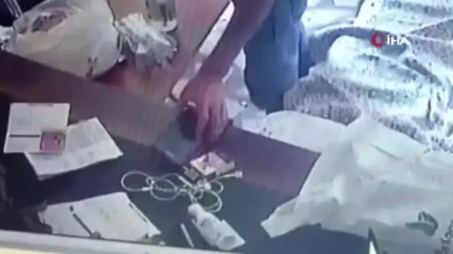Zeytinburnu'nda soğukkanlı hırsız kamerada Zeytinburnu'nda soğukkanlı hırsız kamerada