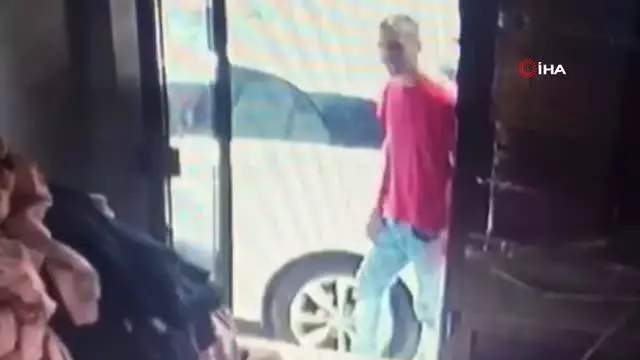 Zeytinburnu'ndaki soğukkanlı hırsız kamerada Zeytinburnu'ndaki soğukkanlı hırsız kamerada