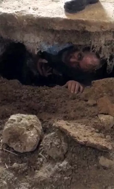 Hapis cezasından kaçtı, fosseptiğe saklandı Hapis cezasından kaçtı, fosseptiğe saklandı