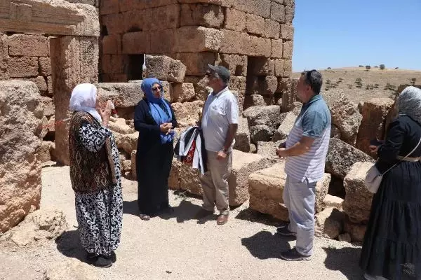 60'INDAN SONRA DÜNYAYI GEZDİ; GELEN YAKINLARINA GÜNEYDOĞU'YU TANITIYOR 60'INDAN SONRA DÜNYAYI GEZDİ; GELEN YAKINLARINA GÜNEYDOĞU'YU TANITIYOR