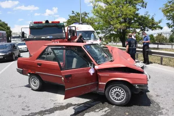 Son dakika! ESKİŞEHİR - 3 aracın karıştığı zincirleme trafik kazasında 8 kişi yaralandı