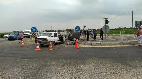 ADANA'DA OTOMOBİLLER ÇARPIŞTI: 1'İ ÇOCUK 5 YARALI ADANA'DA OTOMOBİLLER ÇARPIŞTI: 1'İ ÇOCUK 5 YARALI