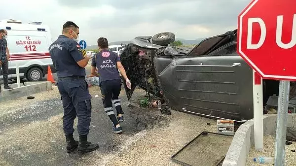 ADANA'DA OTOMOBİLLER ÇARPIŞTI: 1'İ ÇOCUK 5 YARALI ADANA'DA OTOMOBİLLER ÇARPIŞTI: 1'İ ÇOCUK 5 YARALI
