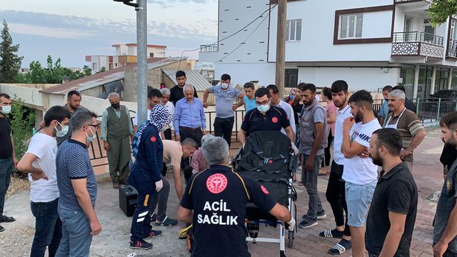 Adıyaman'da otomobilin çarptığı motosiklet sürücü yaralandı. Adıyaman'da otomobilin çarptığı motosiklet sürücü yaralandı.