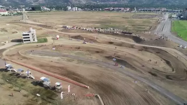 AFYONKARAHİSAR - Motokros şampiyonalarının ilk günü tamamlandı
