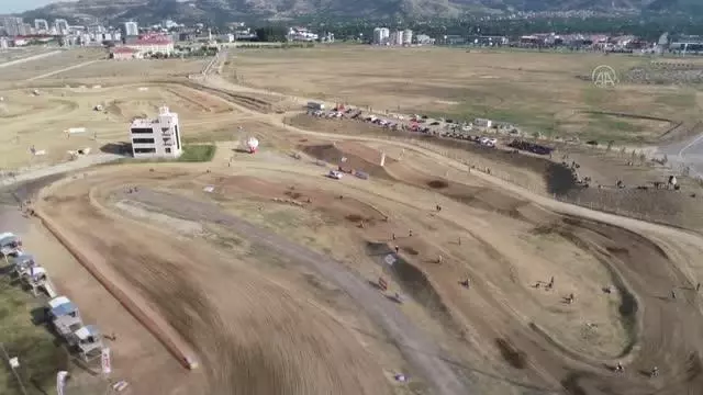 AFYONKARAHİSAR - Motokros şampiyonalarının ilk günü tamamlandı