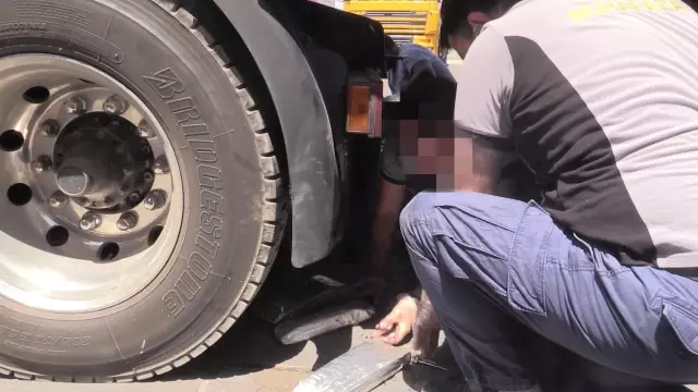 Yabancı plakalı tırın çamurluklarında 30 kilo 468 gram afyon sakızı ele geçirildi