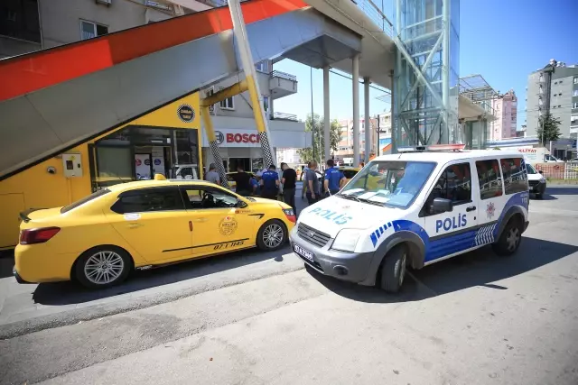 Antalya'da işten çıkartılan kişi, taksi durağındaki görevliyi silahla yaraladı Antalya'da işten çıkartılan kişi, taksi durağındaki görevliyi silahla yaraladı