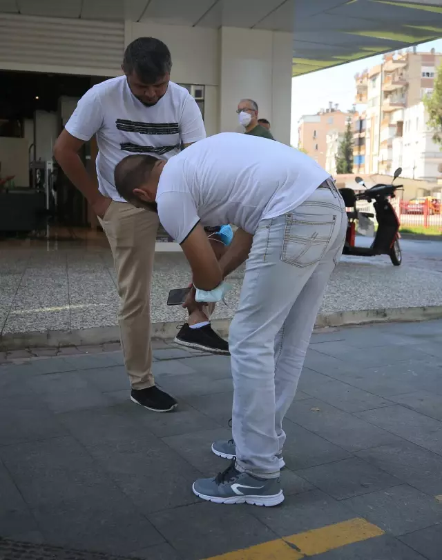 Antalya'da işten çıkartılan kişi, taksi durağındaki görevliyi silahla yaraladı Antalya'da işten çıkartılan kişi, taksi durağındaki görevliyi silahla yaraladı