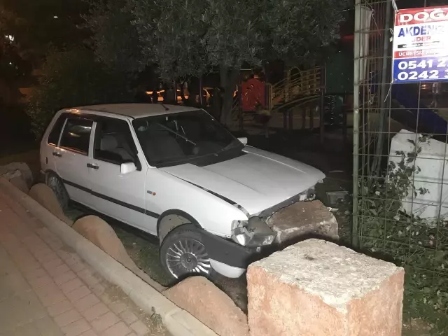 Otomobil ile motosiklet çarpıştı: 2 yaralı Otomobil ile motosiklet çarpıştı: 2 yaralı