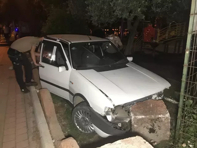Otomobil ile motosiklet çarpıştı: 2 yaralı Otomobil ile motosiklet çarpıştı: 2 yaralı