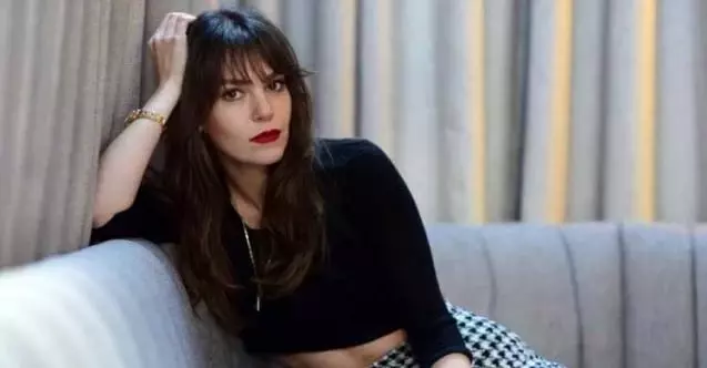 Detayı herkes yakaladı! 'Bir süre yalnız kalacağım' diyen Aslı Enver erkek arkadaşıyla görüntülendi Detayı herkes yakaladı! 'Bir süre yalnız kalacağım' diyen Aslı Enver erkek arkadaşıyla görüntülendi