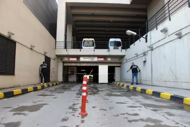 AVM'nin terasına çıkan genç kız aşağı atladı AVM'nin terasına çıkan genç kız aşağı atladı